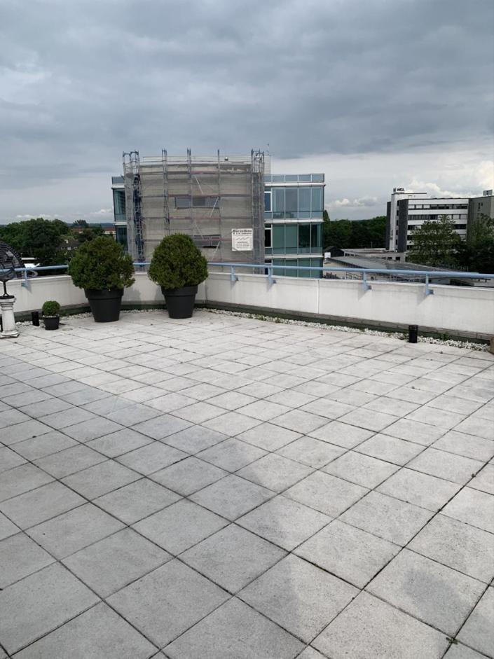 Im Herzen Von Wiesdorf- Blick Auf Das Bayer-Kreuz -Appartement Mit 2 Schlafzimmern-Fuer 3 Personen -Zentral Gelegen - Friedrich Ebert Platz 5A , 4Te Etage - Dachterrasse Und Sauna - Kaution Pflicht - ليفركوزن المظهر الخارجي الصورة