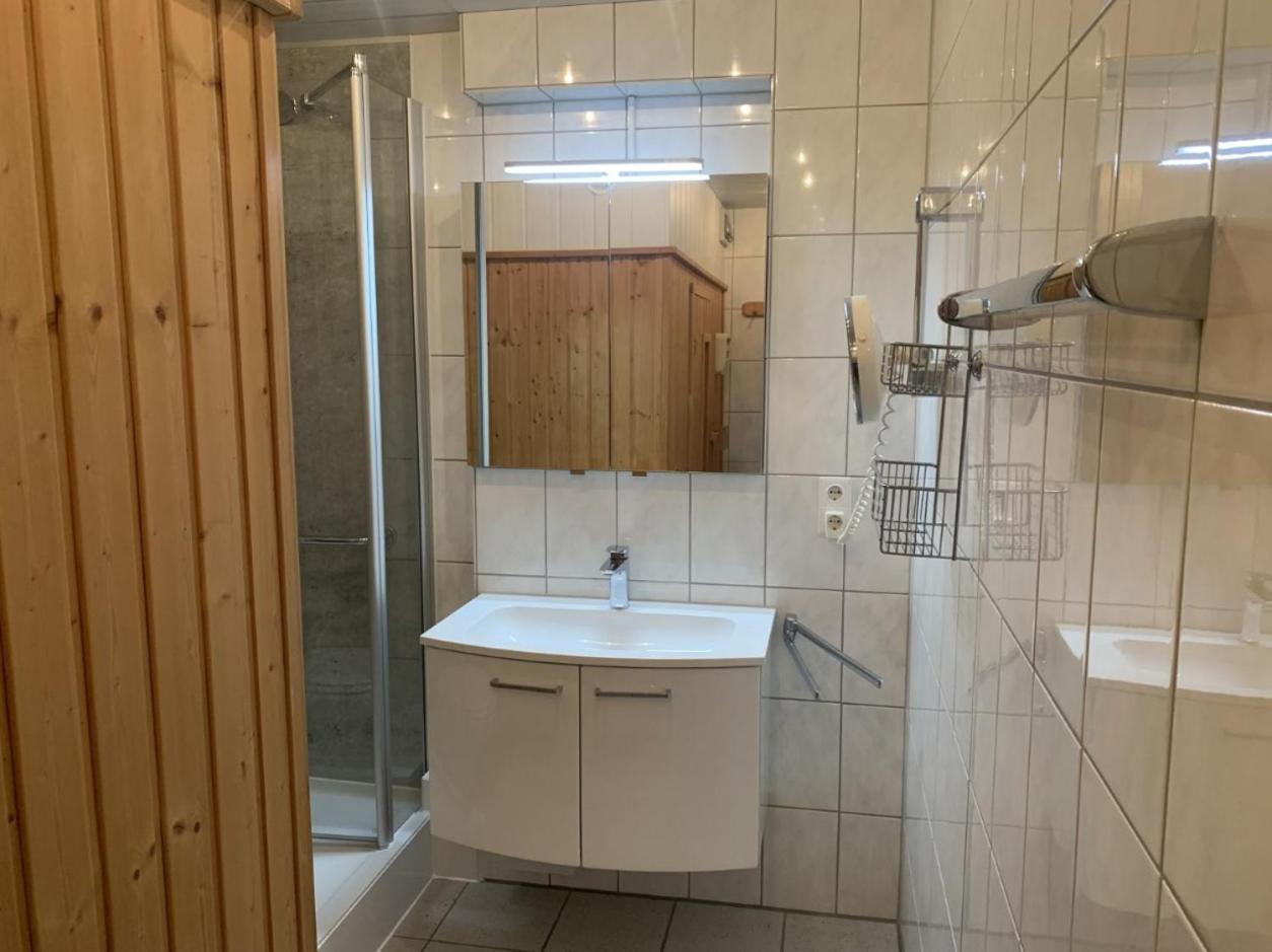 Im Herzen Von Wiesdorf- Blick Auf Das Bayer-Kreuz -Appartement Mit 2 Schlafzimmern-Fuer 3 Personen -Zentral Gelegen - Friedrich Ebert Platz 5A , 4Te Etage - Dachterrasse Und Sauna - Kaution Pflicht - ليفركوزن المظهر الخارجي الصورة