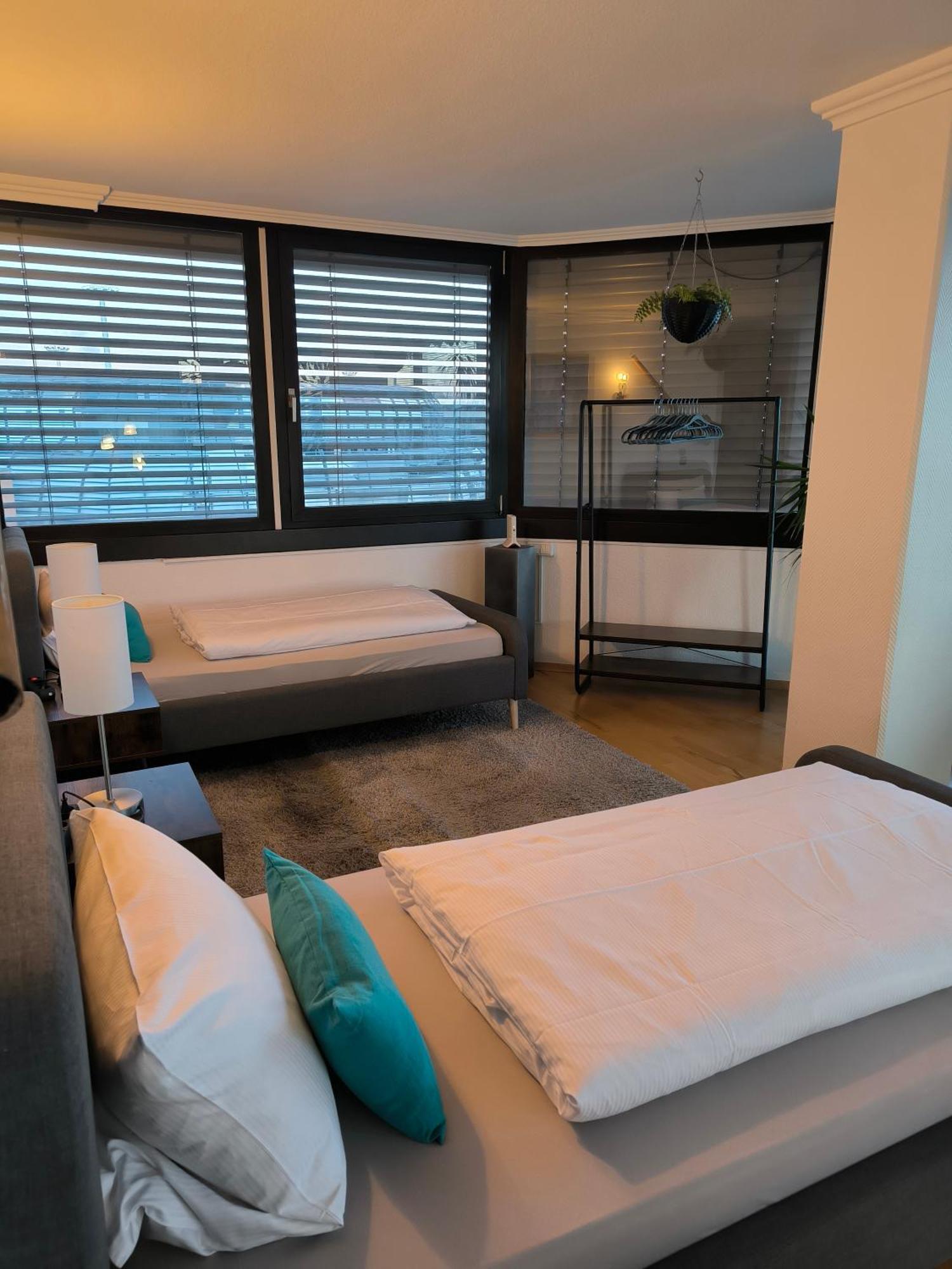 Im Herzen Von Wiesdorf- Blick Auf Das Bayer-Kreuz -Appartement Mit 2 Schlafzimmern-Fuer 3 Personen -Zentral Gelegen - Friedrich Ebert Platz 5A , 4Te Etage - Dachterrasse Und Sauna - Kaution Pflicht - ليفركوزن المظهر الخارجي الصورة
