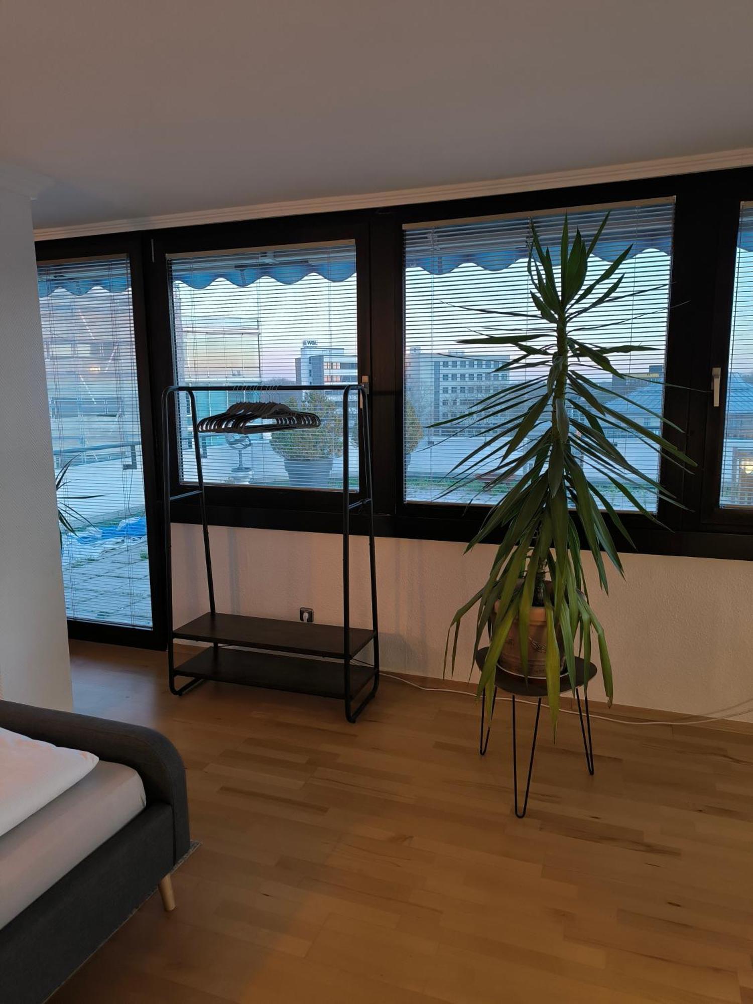 Im Herzen Von Wiesdorf- Blick Auf Das Bayer-Kreuz -Appartement Mit 2 Schlafzimmern-Fuer 3 Personen -Zentral Gelegen - Friedrich Ebert Platz 5A , 4Te Etage - Dachterrasse Und Sauna - Kaution Pflicht - ليفركوزن المظهر الخارجي الصورة