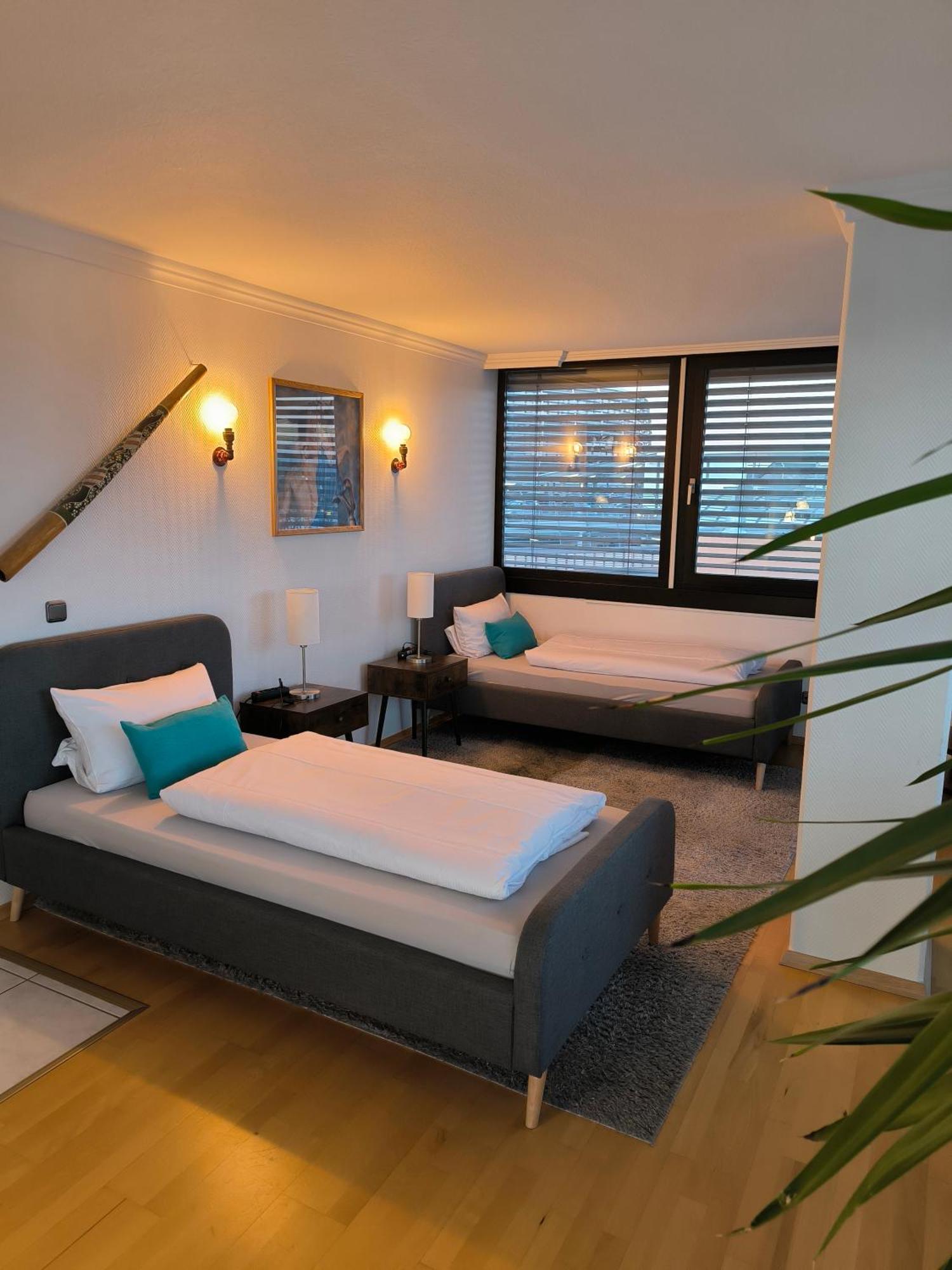 Im Herzen Von Wiesdorf- Blick Auf Das Bayer-Kreuz -Appartement Mit 2 Schlafzimmern-Fuer 3 Personen -Zentral Gelegen - Friedrich Ebert Platz 5A , 4Te Etage - Dachterrasse Und Sauna - Kaution Pflicht - ليفركوزن المظهر الخارجي الصورة