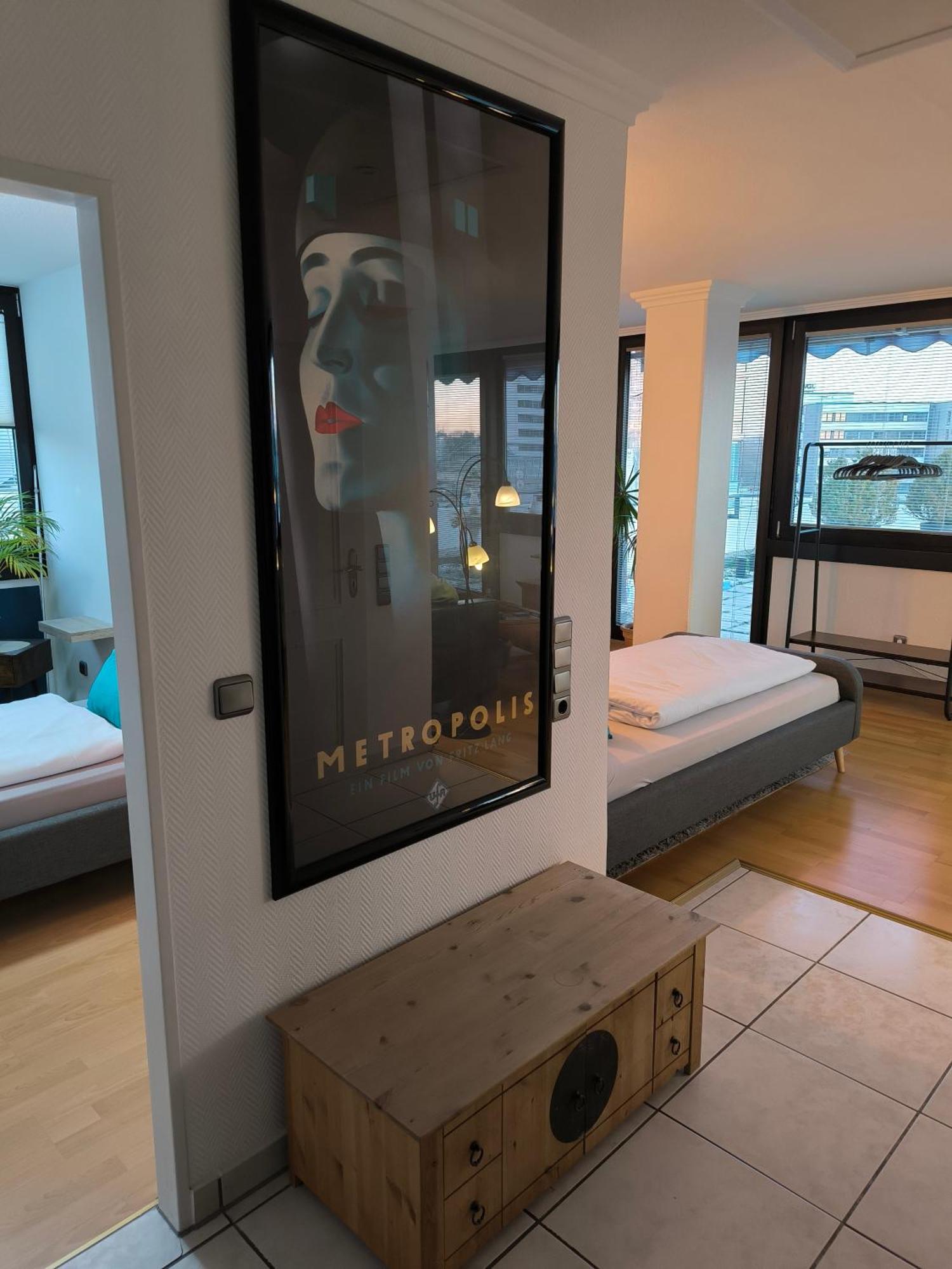 Im Herzen Von Wiesdorf- Blick Auf Das Bayer-Kreuz -Appartement Mit 2 Schlafzimmern-Fuer 3 Personen -Zentral Gelegen - Friedrich Ebert Platz 5A , 4Te Etage - Dachterrasse Und Sauna - Kaution Pflicht - ليفركوزن المظهر الخارجي الصورة