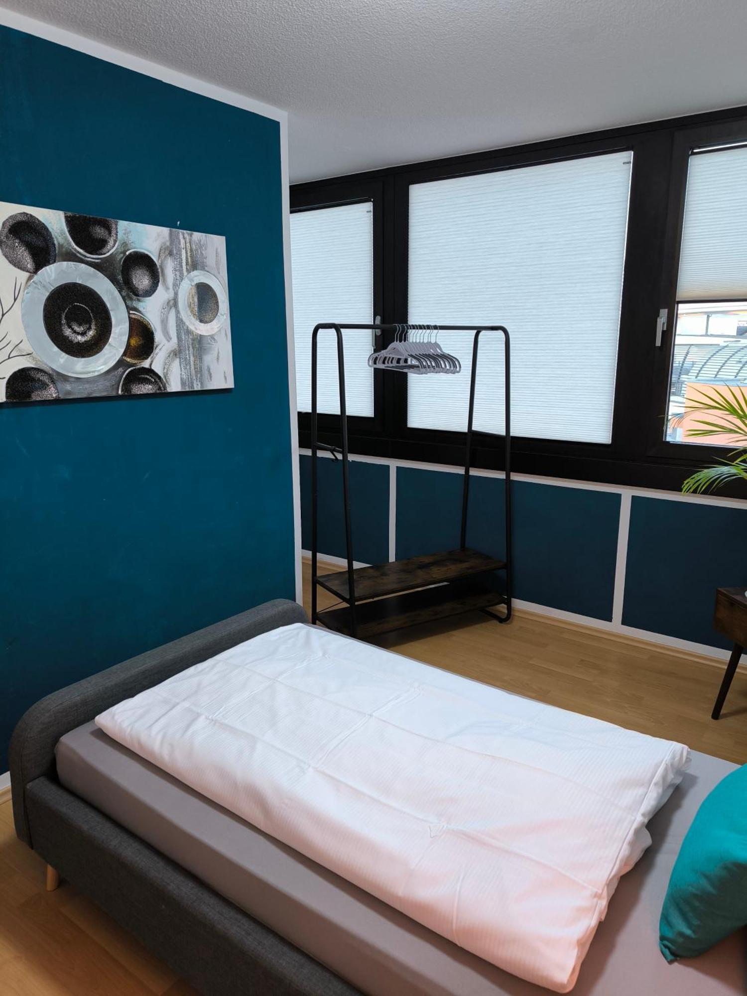 Im Herzen Von Wiesdorf- Blick Auf Das Bayer-Kreuz -Appartement Mit 2 Schlafzimmern-Fuer 3 Personen -Zentral Gelegen - Friedrich Ebert Platz 5A , 4Te Etage - Dachterrasse Und Sauna - Kaution Pflicht - ليفركوزن المظهر الخارجي الصورة