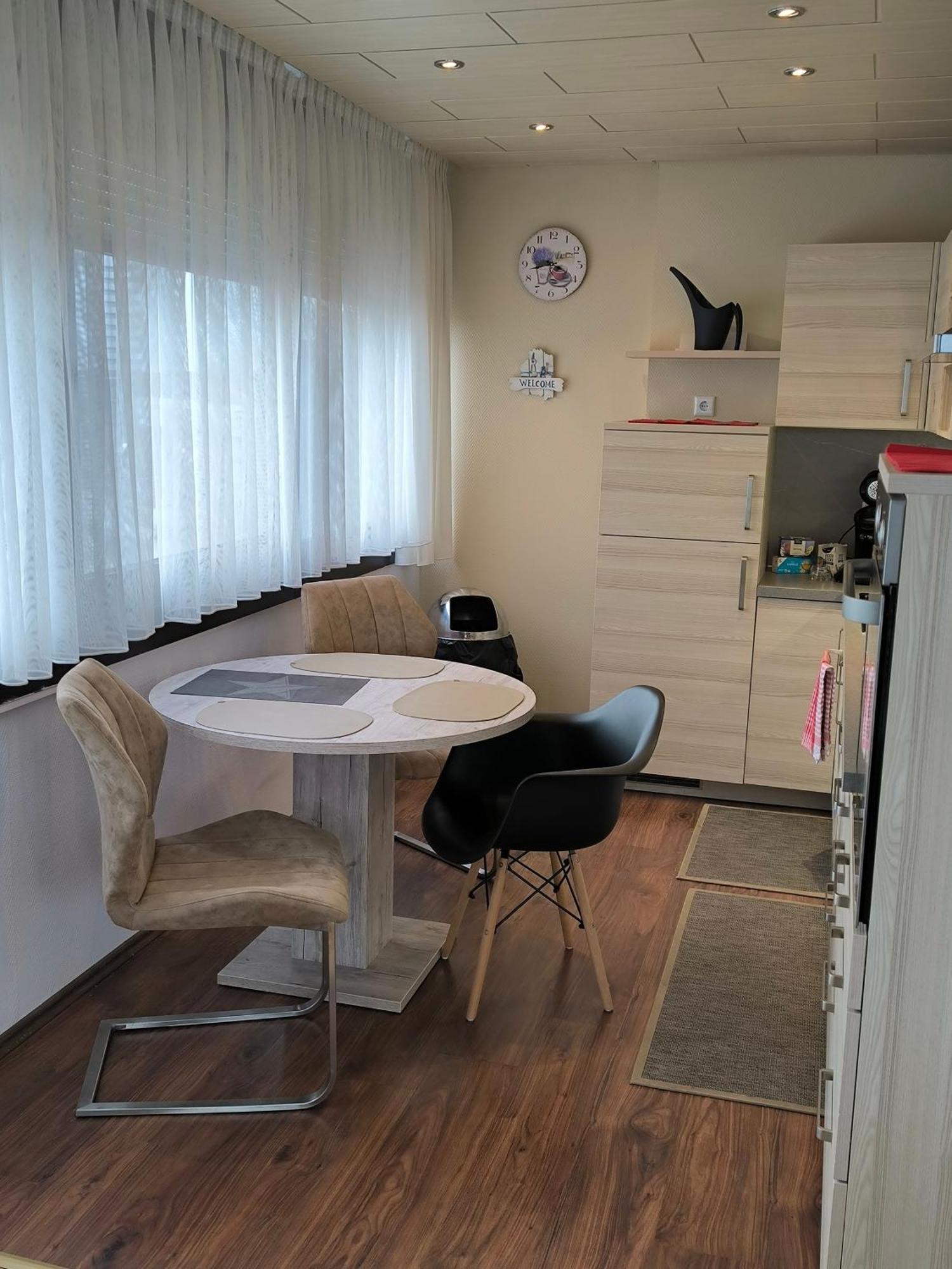 Im Herzen Von Wiesdorf- Blick Auf Das Bayer-Kreuz -Appartement Mit 2 Schlafzimmern-Fuer 3 Personen -Zentral Gelegen - Friedrich Ebert Platz 5A , 4Te Etage - Dachterrasse Und Sauna - Kaution Pflicht - ليفركوزن المظهر الخارجي الصورة