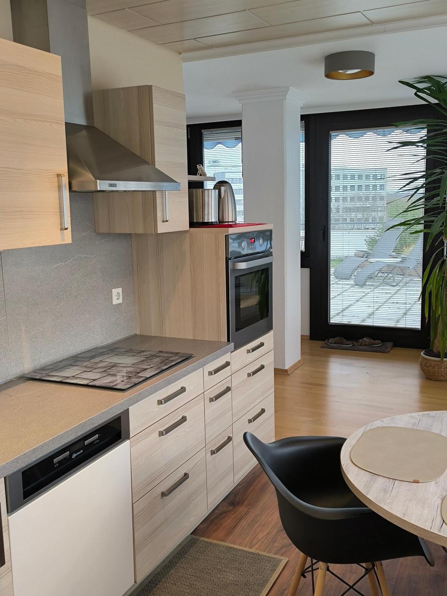 Im Herzen Von Wiesdorf- Blick Auf Das Bayer-Kreuz -Appartement Mit 2 Schlafzimmern-Fuer 3 Personen -Zentral Gelegen - Friedrich Ebert Platz 5A , 4Te Etage - Dachterrasse Und Sauna - Kaution Pflicht - ليفركوزن المظهر الخارجي الصورة